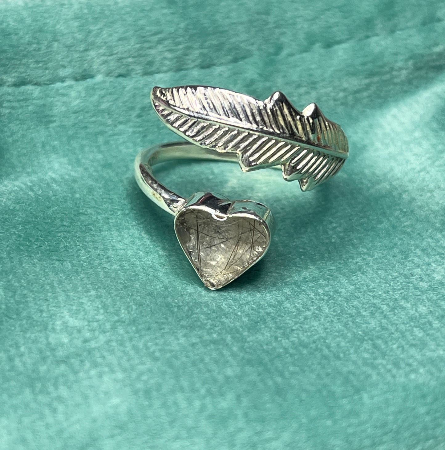 Anillo Corazón y pluma