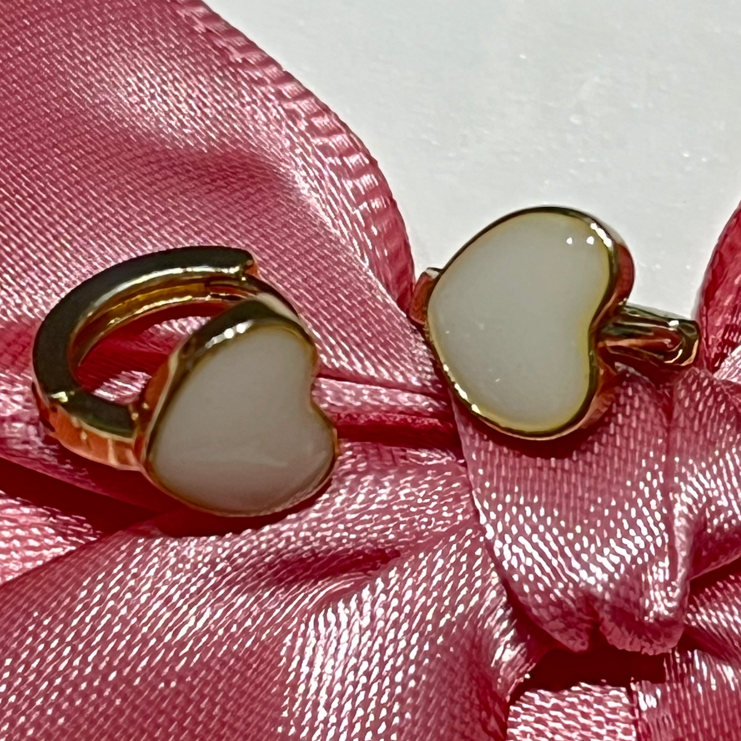 Aretes Huggies Corazón